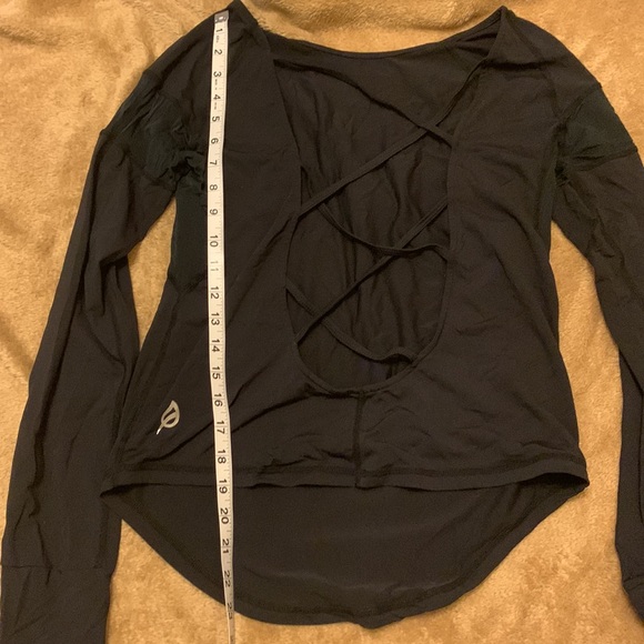 2 workout tops with open backs - Picture 7 of 15